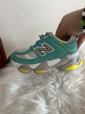 New Balance Teal & Yellow Chunky Sneaker Used Baby Boy